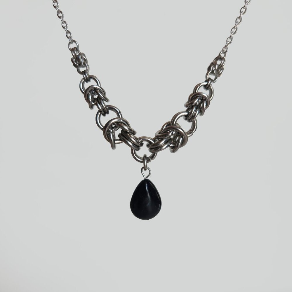 Gothic black teardrop and silver chainmail necklace with a small silver chain - Picture 7 of 8